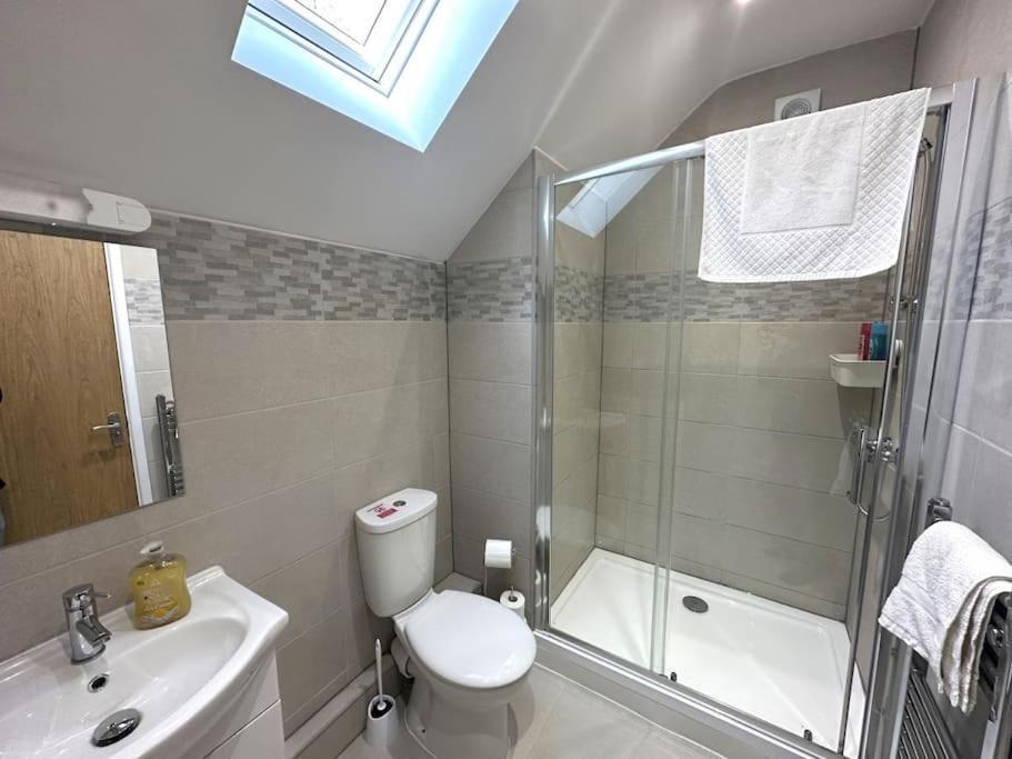 Charming New 2Br Detached House-Central Headington- Wi-Fi, Netflix, Top Location Оксфорд Екстериор снимка